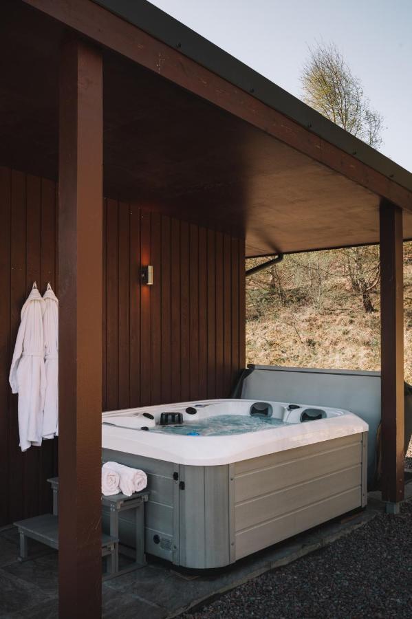 Ferienwohnung Frances' Sketch Pad With Hot Tub Fort William Exterior foto